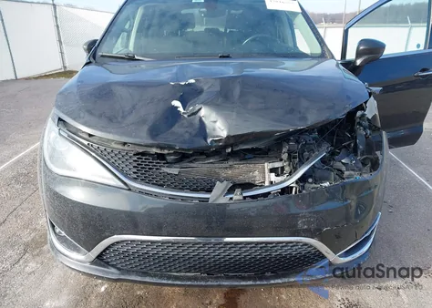 2019 Chrysler Pacifica Touring Plus z USA, uszkodzony, nr VIN 2C4RC1FG8KR653144